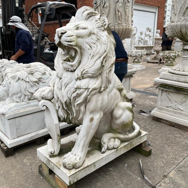 Escultura en mármol "Leones Marzocco"