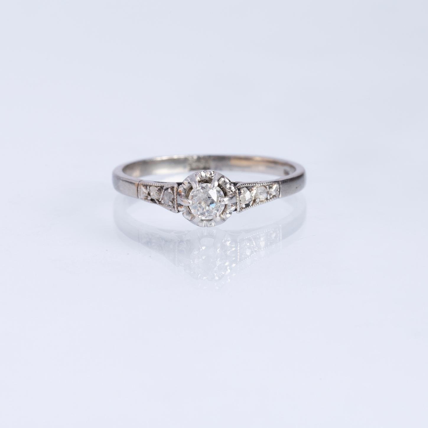 Anillo oro 18 K blanco y diamantes