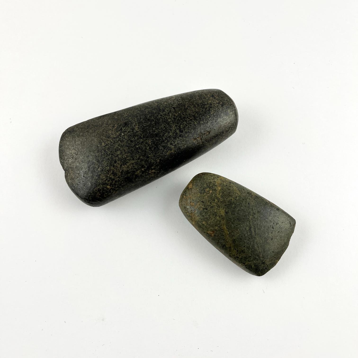 Dos cabezas de hacha mayas