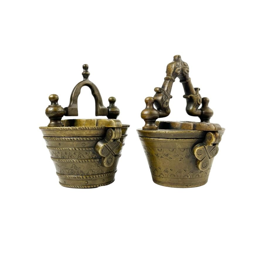 Dos ponderales en bronce