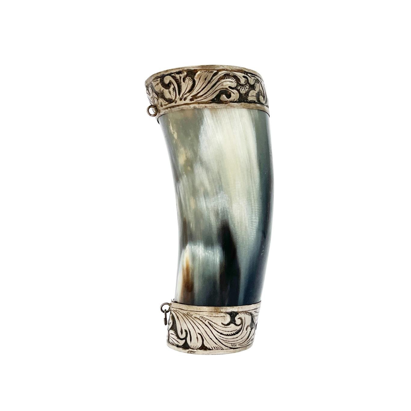 Vaso tropero en guampa y plata