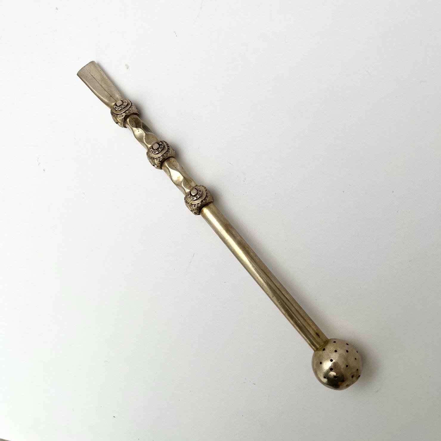 Bombilla en plata