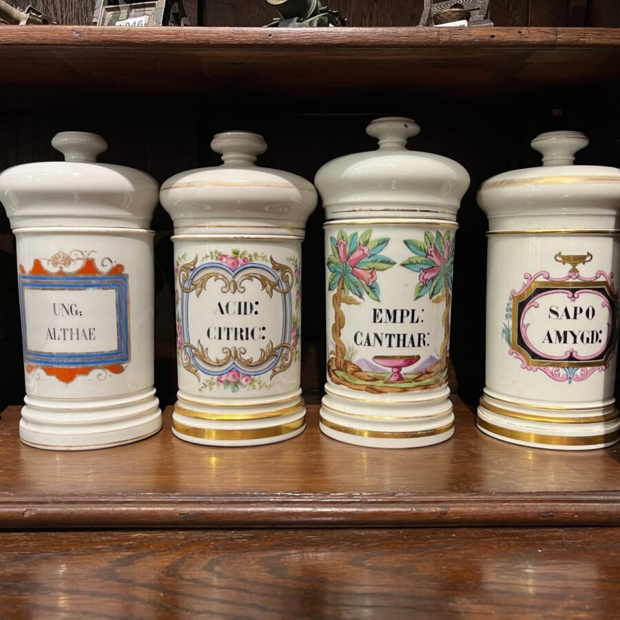 Siete frascos de farmacia en porcelana - Imagen 2