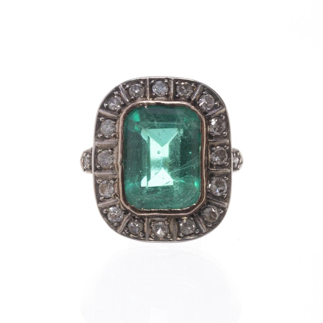 Anillo en oro 18 K con piedra color y brillantes