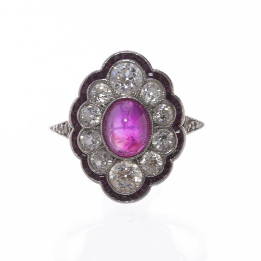 Anillo art decó con rubíes y brillantes