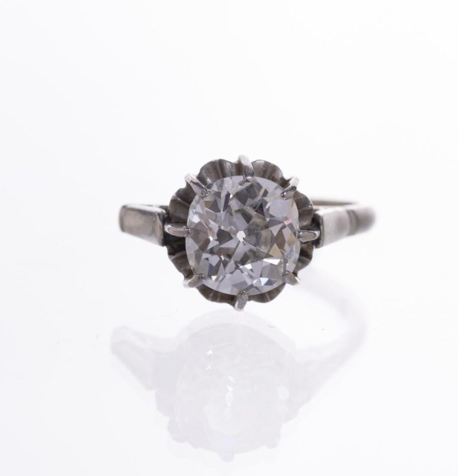 Anillo solitario en oro 18 K con brillante