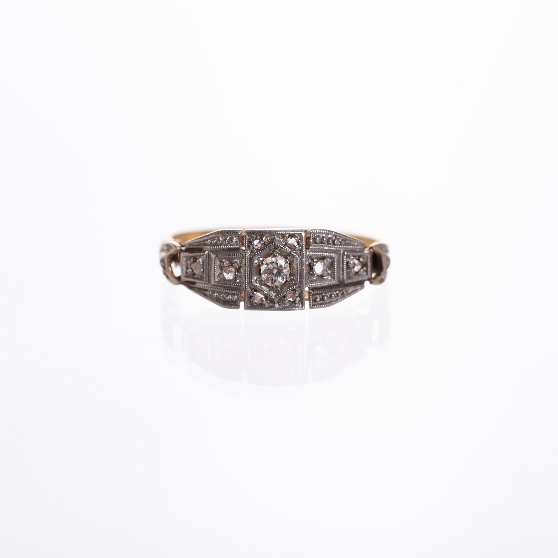 Anillo art decó en oro 18 K, diamantes y brillante