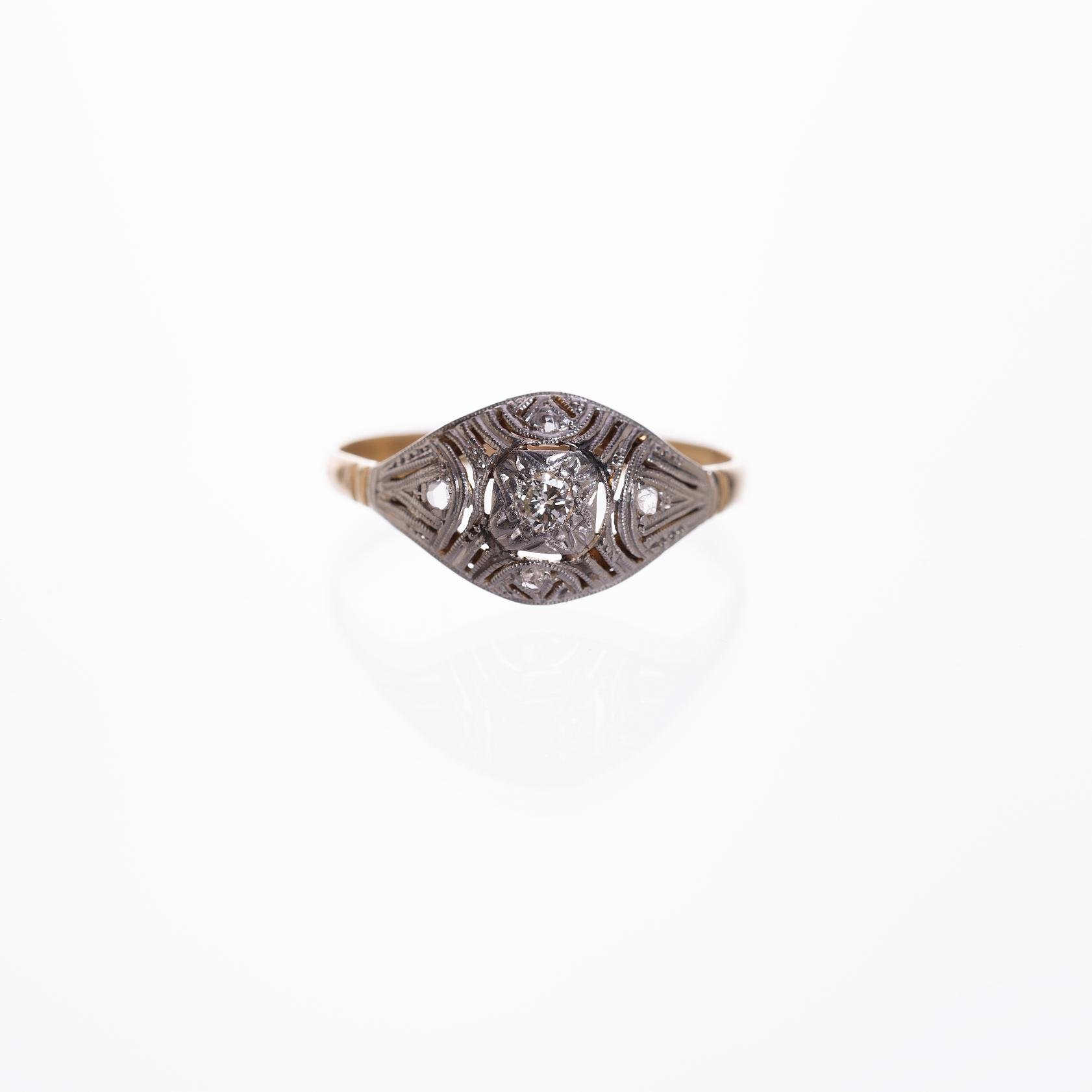 Anillo art decó en oro 18 K con diamantes y brillante