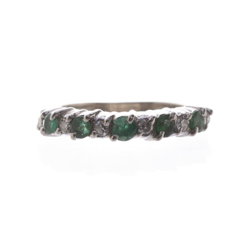 Anilloen or 18 K con brillantes y esmeraldas