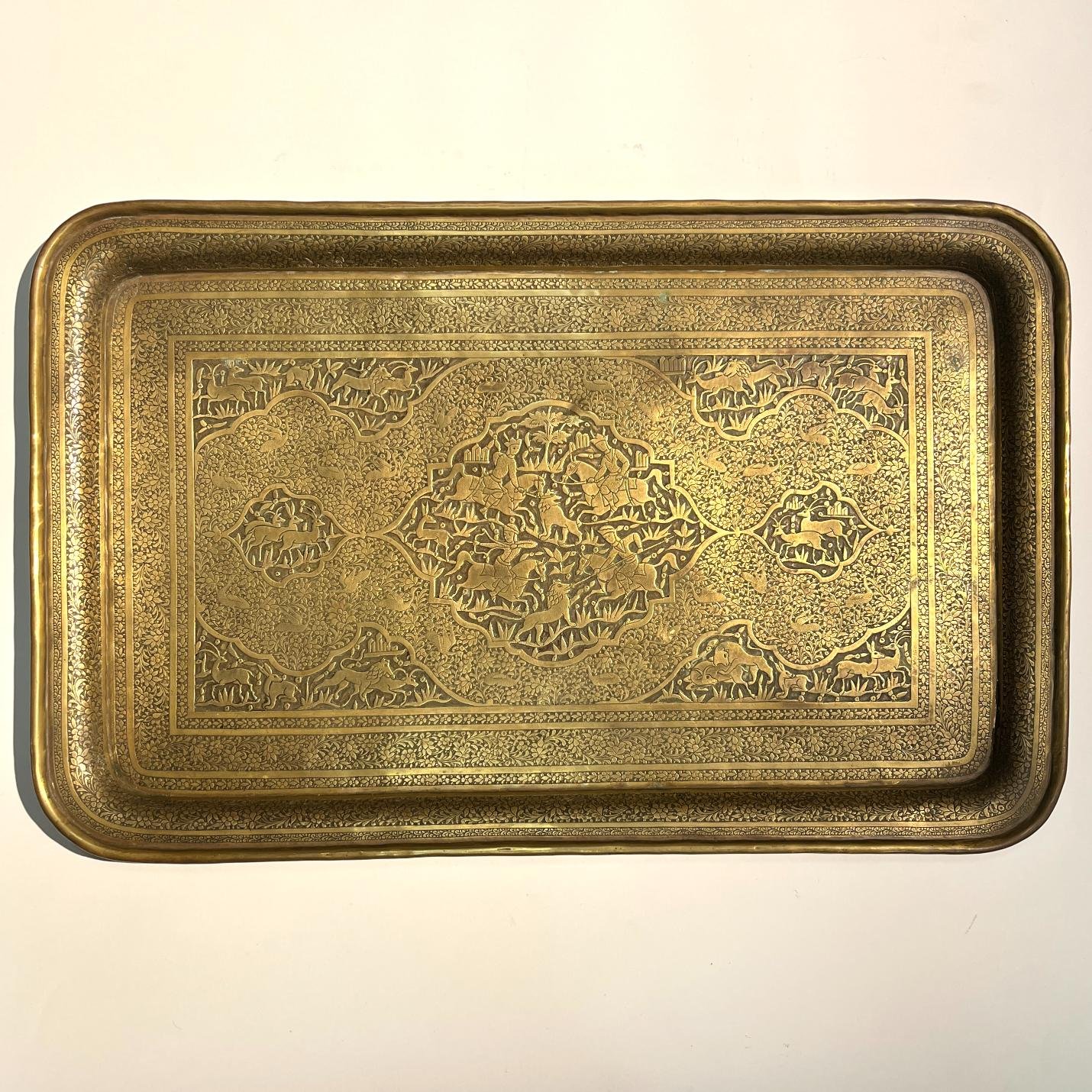 Bandeja persa en bronce