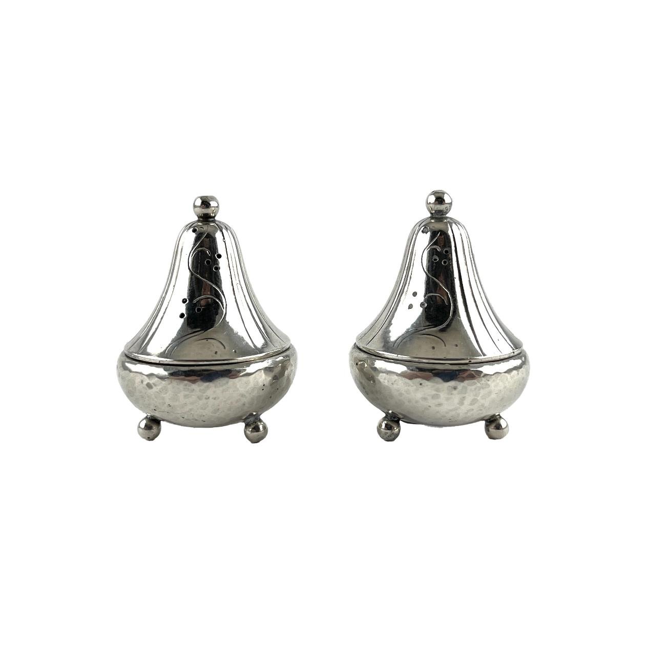 Par de saleros dinamarqueses en plata Jensen