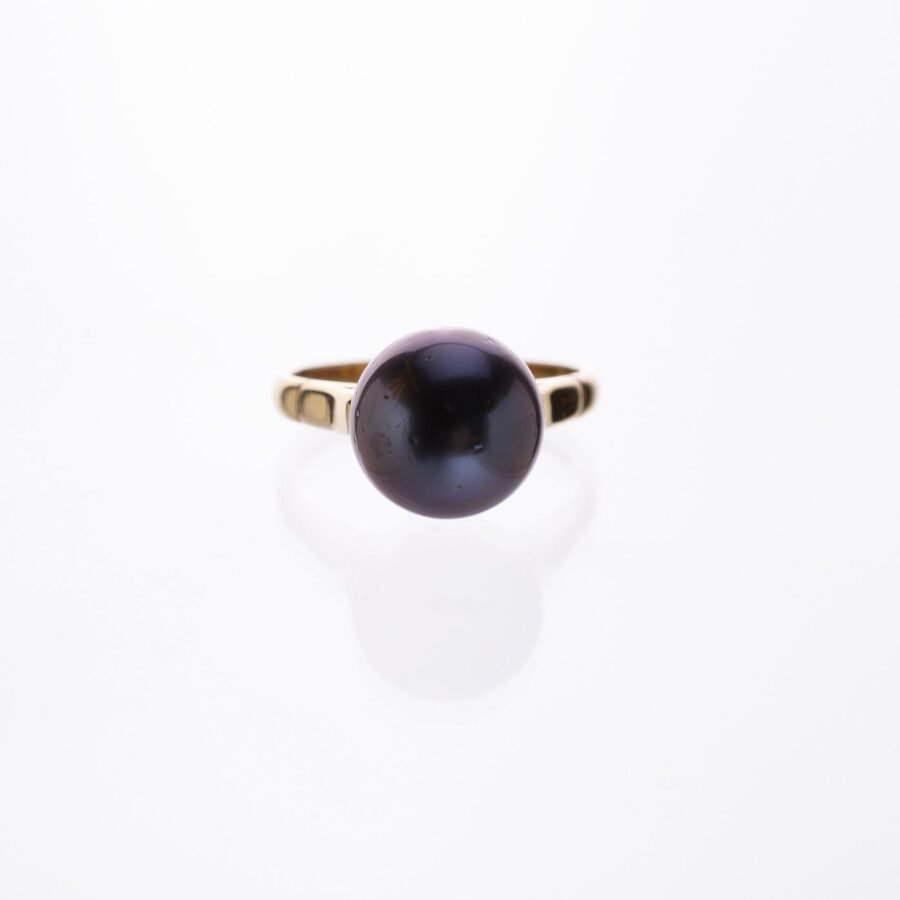 Anillo en oro 18 K con perla negra