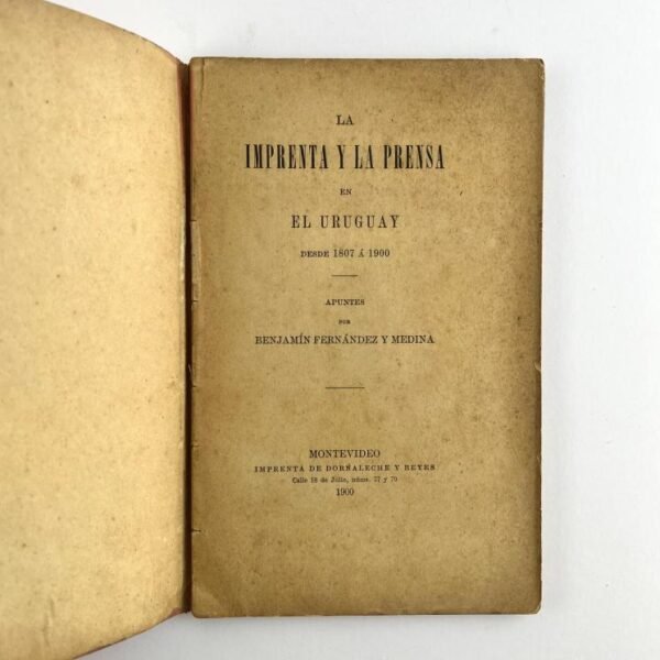 BENJAMÍN FERNÁNDEZ Y MEDINA.
La imprenta y la prensa en el Uruguay desde 1807 a 1900.