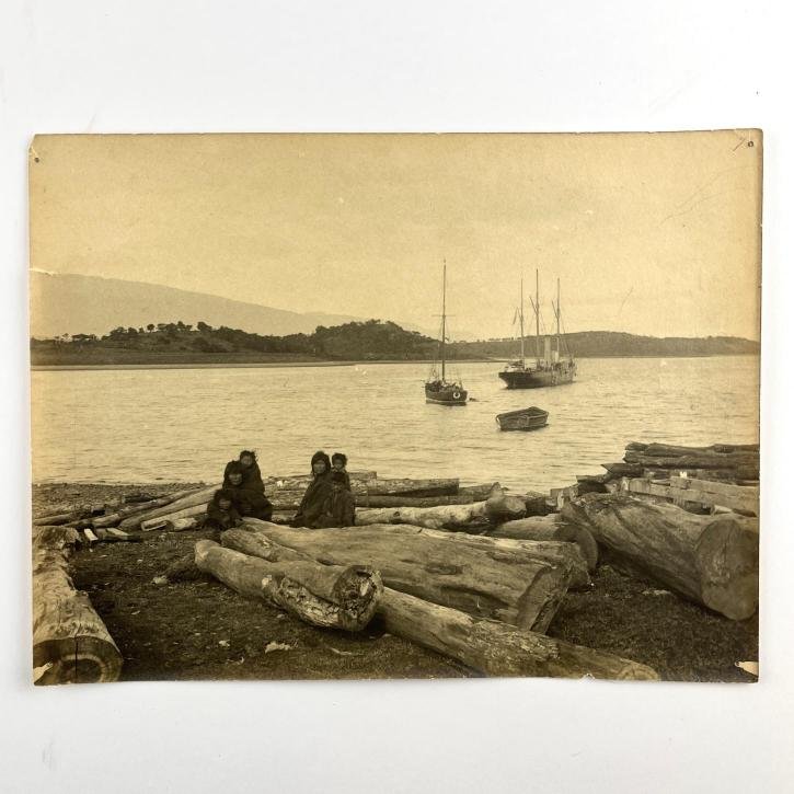 CARLOS R. GALLARDO.
Indígenas de Tierra del Fuego.