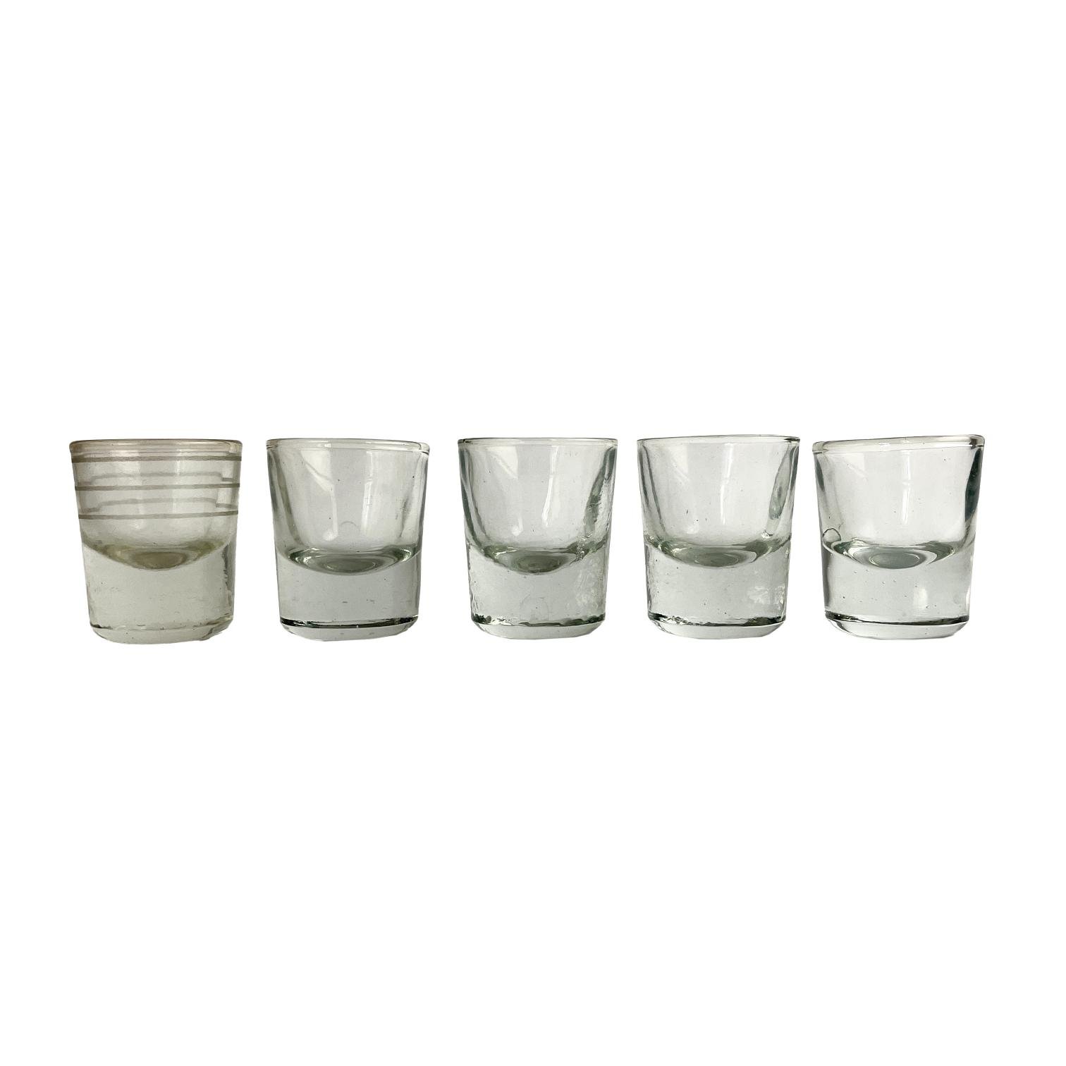 Cinco vasos de pulpería