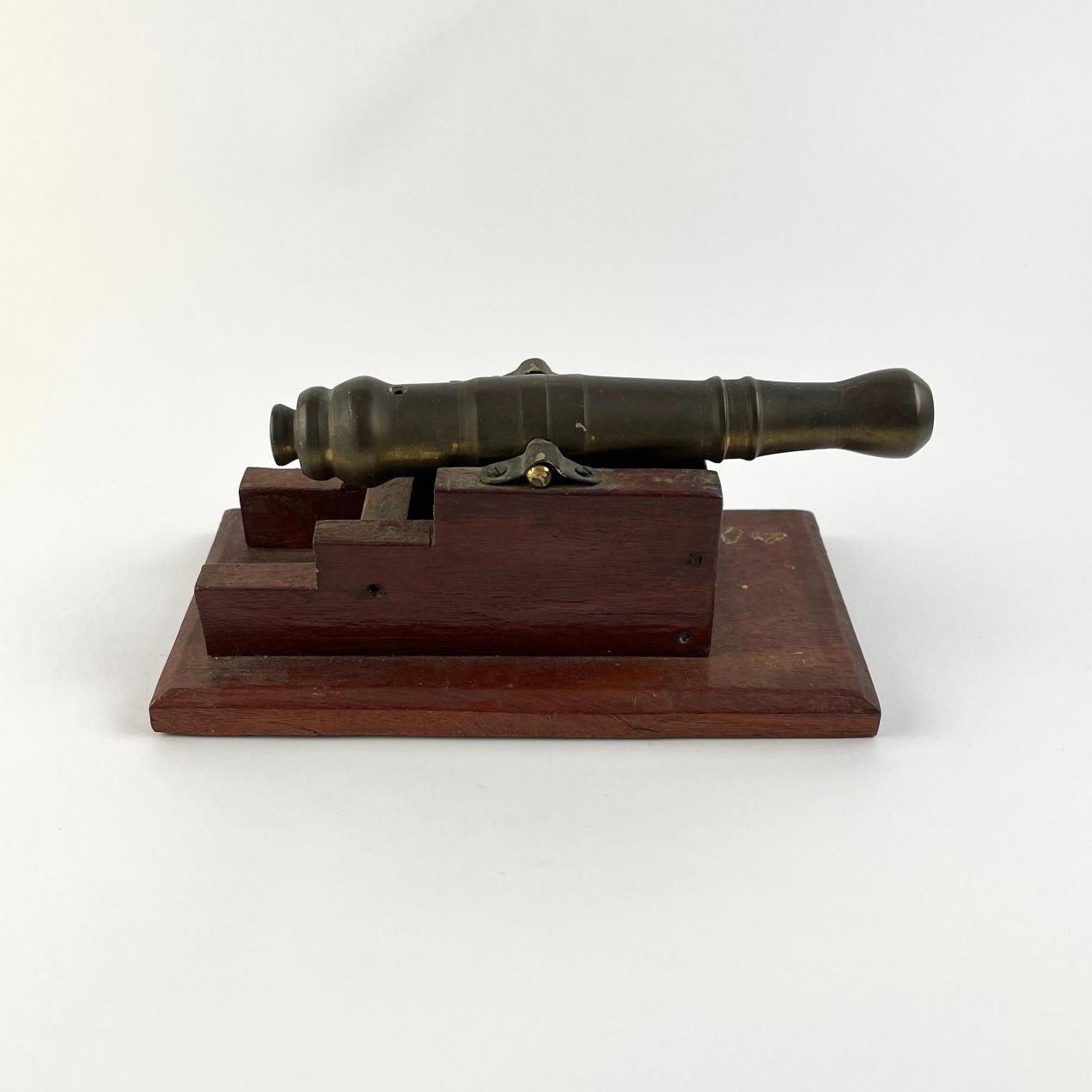 Cañón a escala