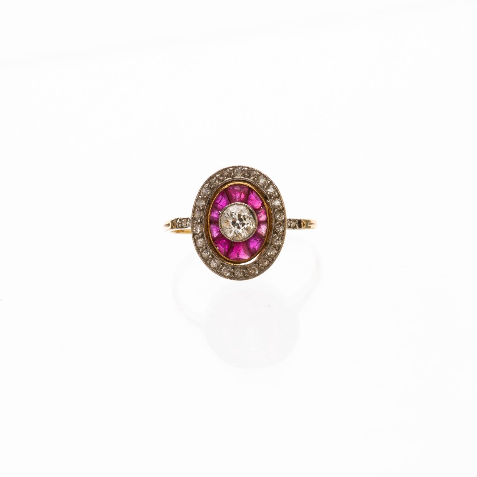 Anillo art decó en oro 18 K con brillantes y rubíes