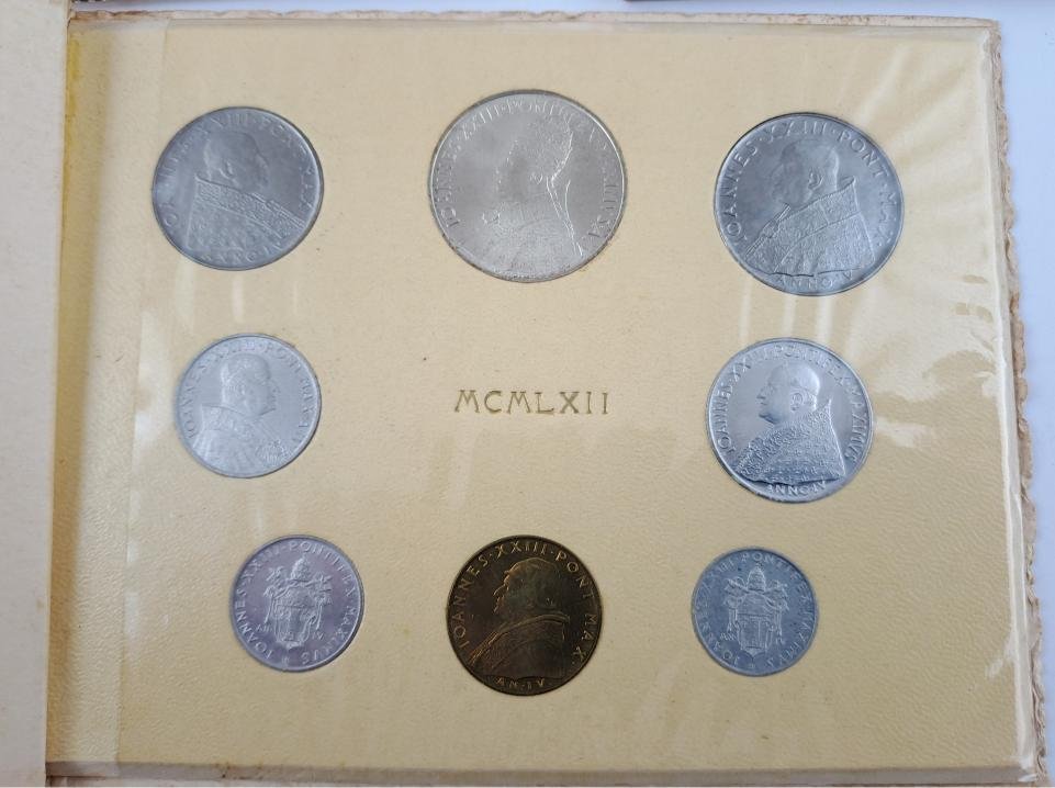 Vaticano 5 sets de monedas - Imagen 2