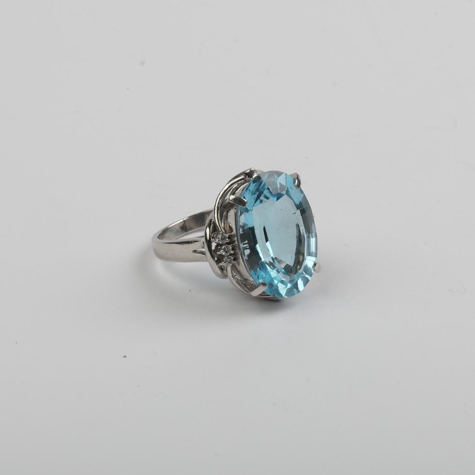 Anillo en platino, topacio y brillantes