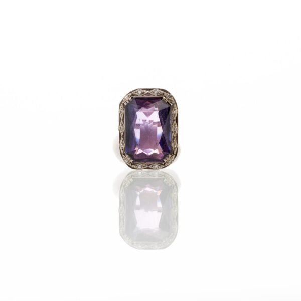 Anillo en oro 18 K, amatista y brillantes