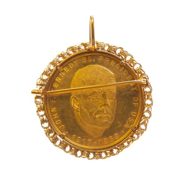 Prendedor en oro 18 K con moneda en oro