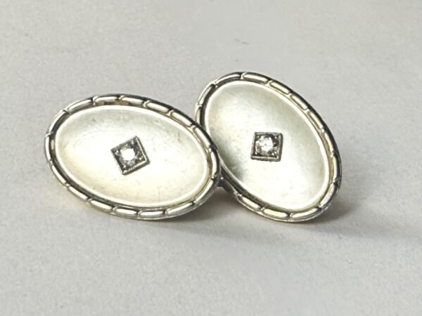 Par de gemelos en oro 18 K, nácar y brillante