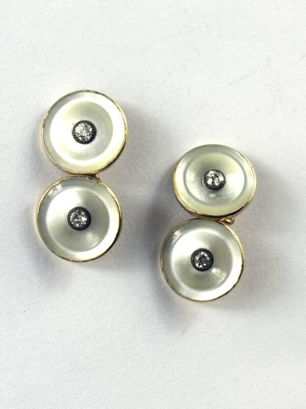 Par de gemelos en oro 18 K, nácar y brillante