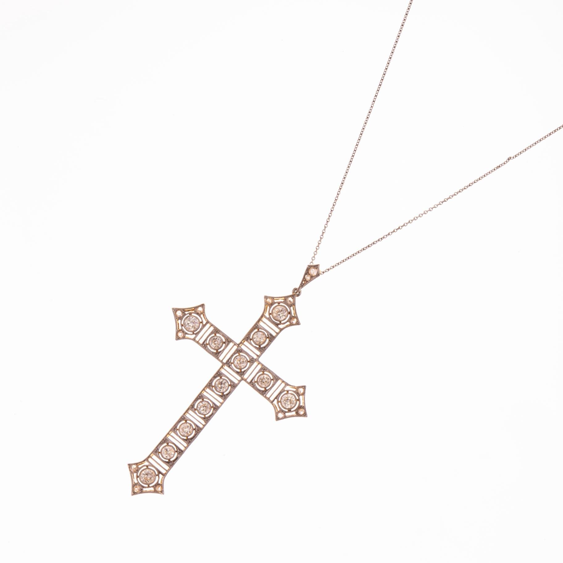 Cruz art decó en oro 18 K, diamantes y brillantes