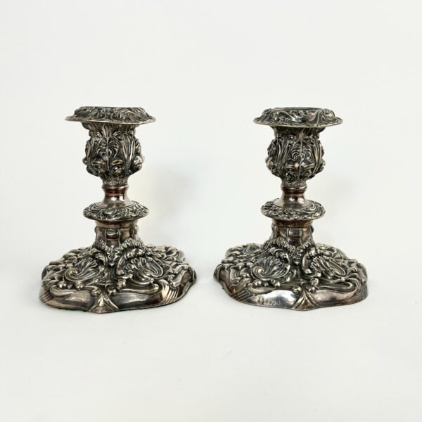 Candeleros ingleses en metal plateado