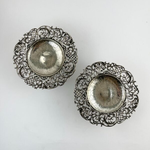 Par de bomboneras en plata