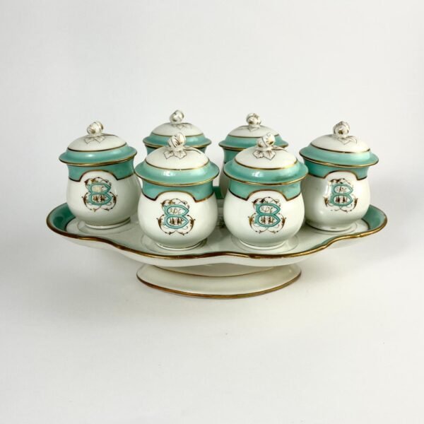 Par de fuentes con pocillos en porcelana