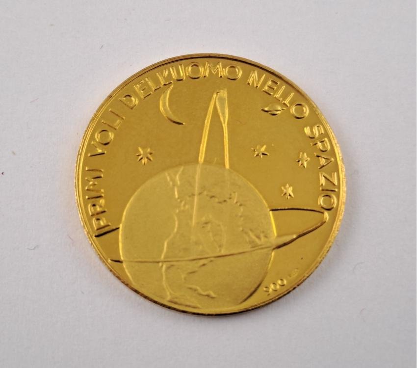 Medalla de oro Yuri Gagarin y Alan Shepard astronautas