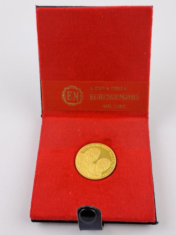 Medalla de oro Yuri Gagarin y Alan Shepard astronautas - Imagen 6