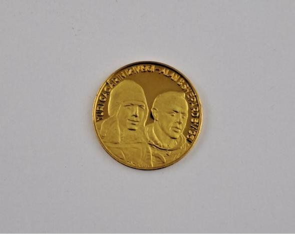 Medalla de oro Yuri Gagarin y Alan Shepard astronautas - Imagen 4