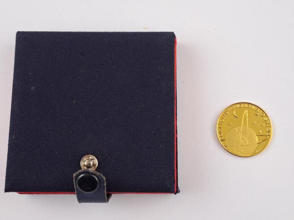 Medalla de oro Yuri Gagarin y Alan Shepard astronautas - Imagen 5